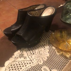 Women’s black mule